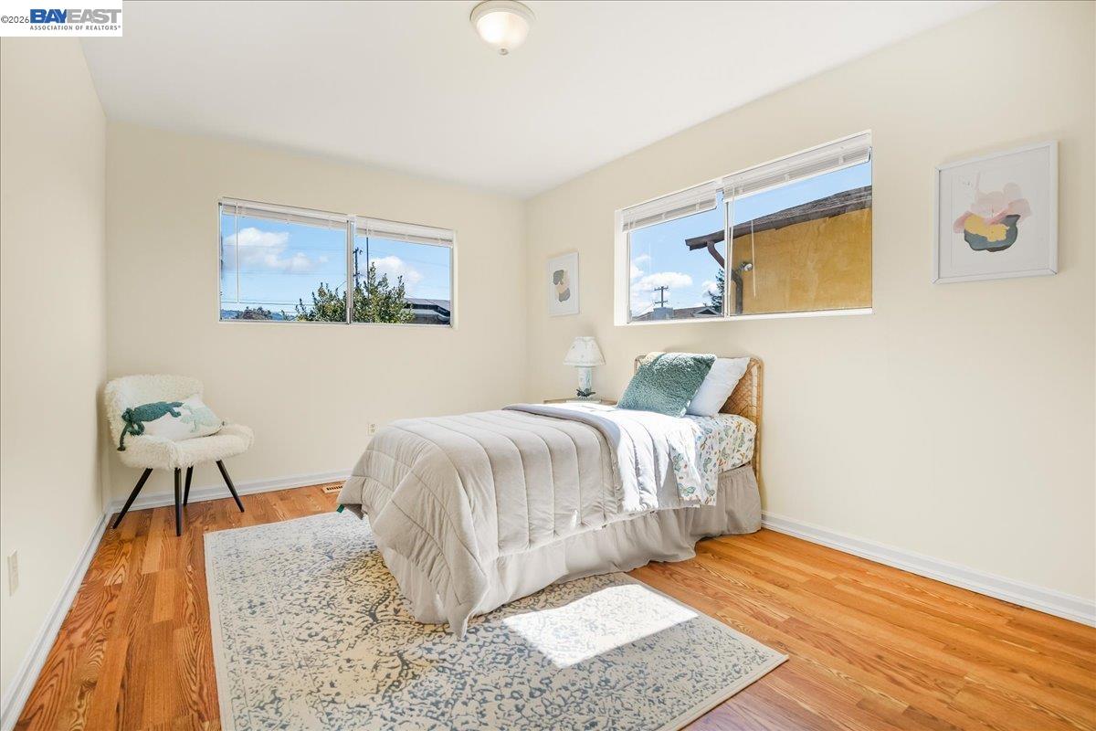 Detail Gallery Image 11 of 24 For 2751 Wallace St, Berkeley,  CA 94702 - 5 Beds | 3 Baths