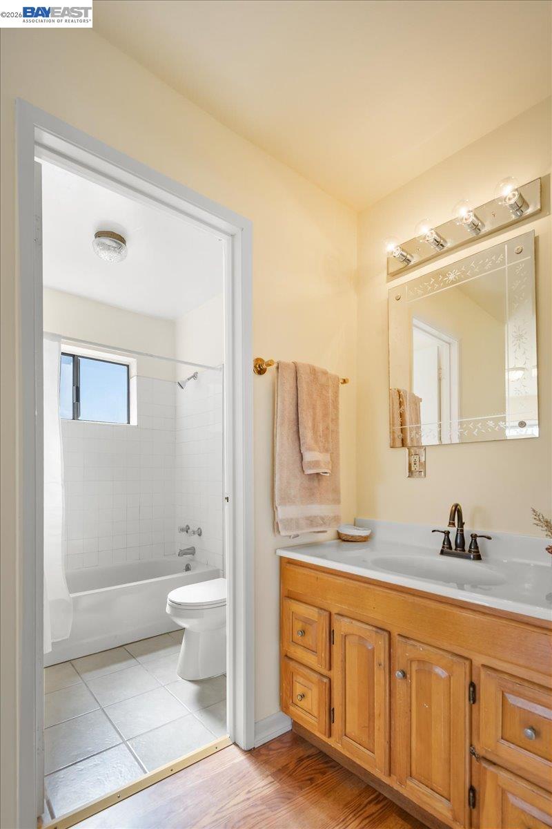 Detail Gallery Image 12 of 24 For 2751 Wallace St, Berkeley,  CA 94702 - 5 Beds | 3 Baths