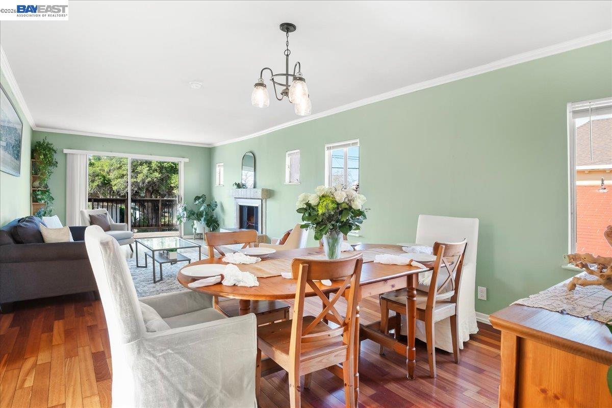 Detail Gallery Image 4 of 24 For 2751 Wallace St, Berkeley,  CA 94702 - 5 Beds | 3 Baths