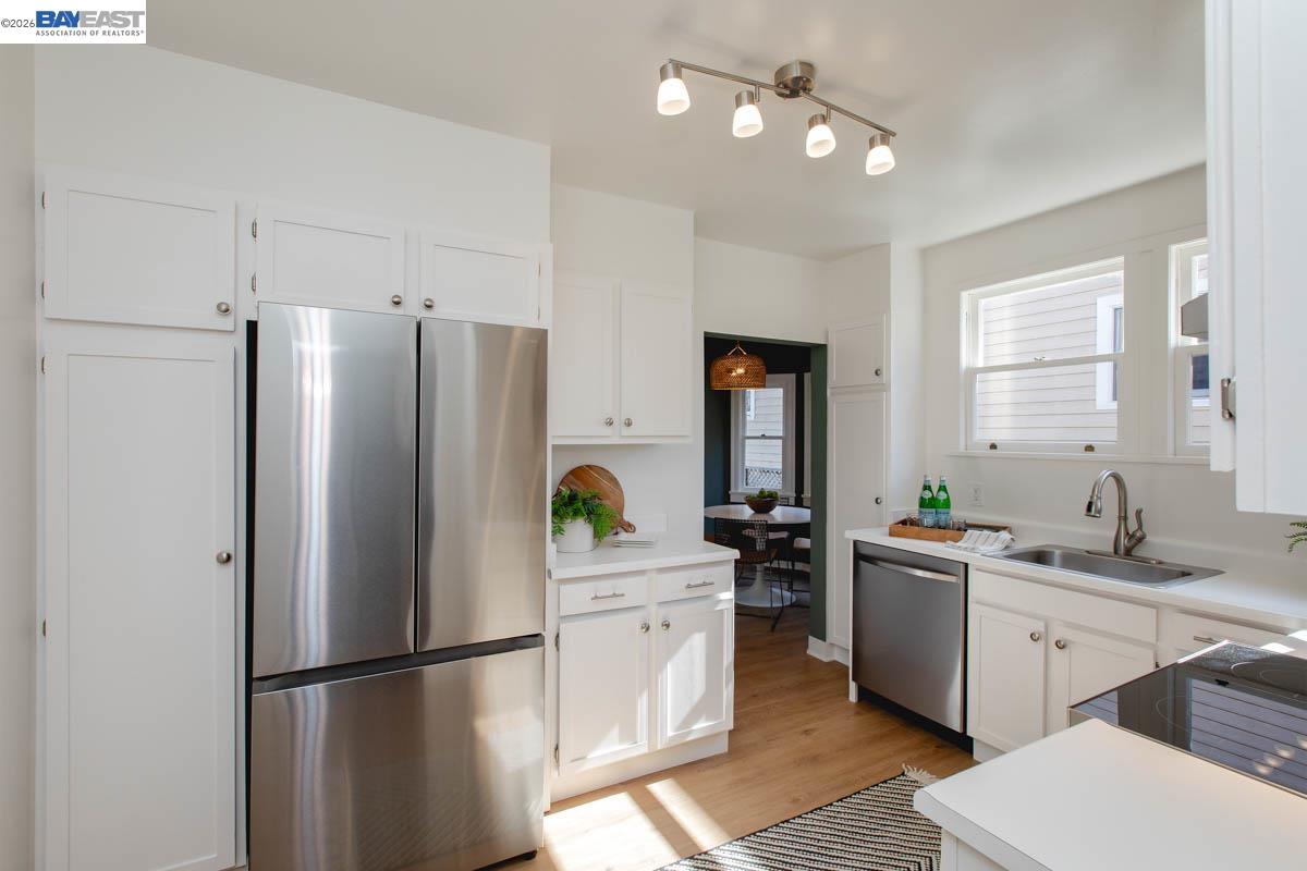 Detail Gallery Image 11 of 45 For 1321 Pearl St, Alameda,  CA 94501 - 3 Beds | 1 Baths