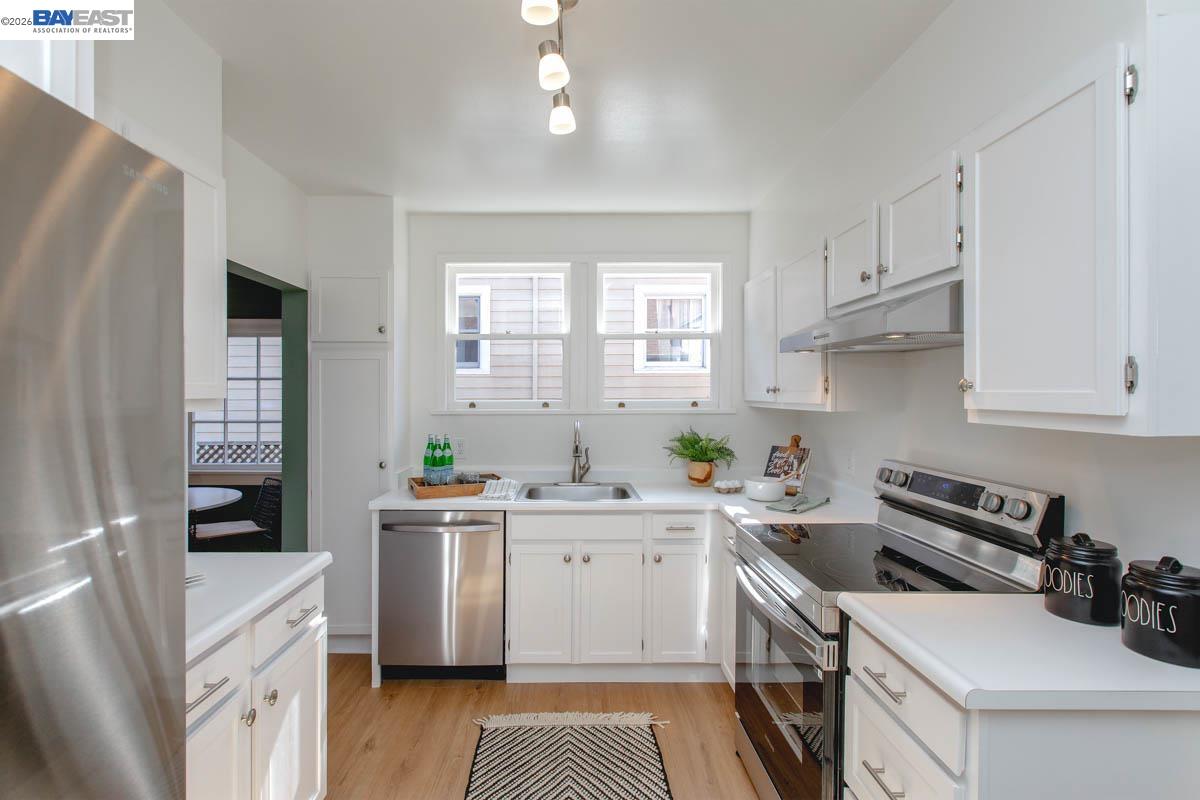 Detail Gallery Image 12 of 45 For 1321 Pearl St, Alameda,  CA 94501 - 3 Beds | 1 Baths