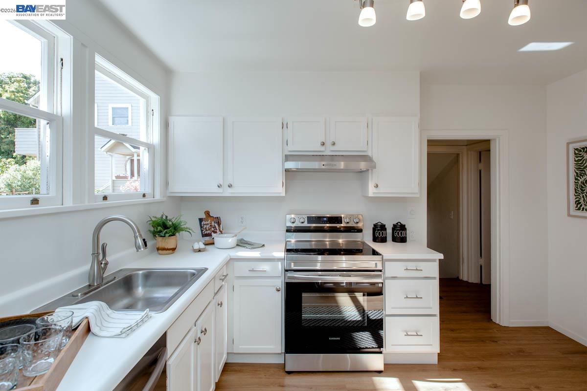 Detail Gallery Image 13 of 45 For 1321 Pearl St, Alameda,  CA 94501 - 3 Beds | 1 Baths