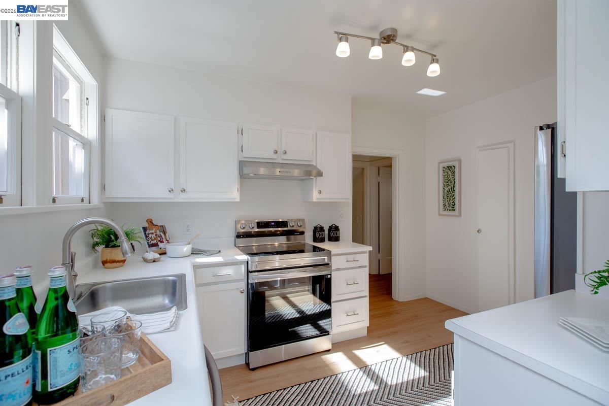 Detail Gallery Image 14 of 45 For 1321 Pearl St, Alameda,  CA 94501 - 3 Beds | 1 Baths