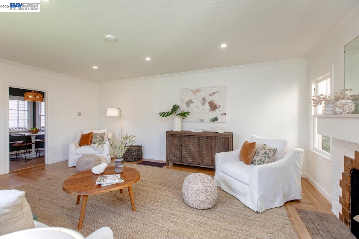 Detail Gallery Image 6 of 45 For 1321 Pearl St, Alameda,  CA 94501 - 3 Beds | 1 Baths