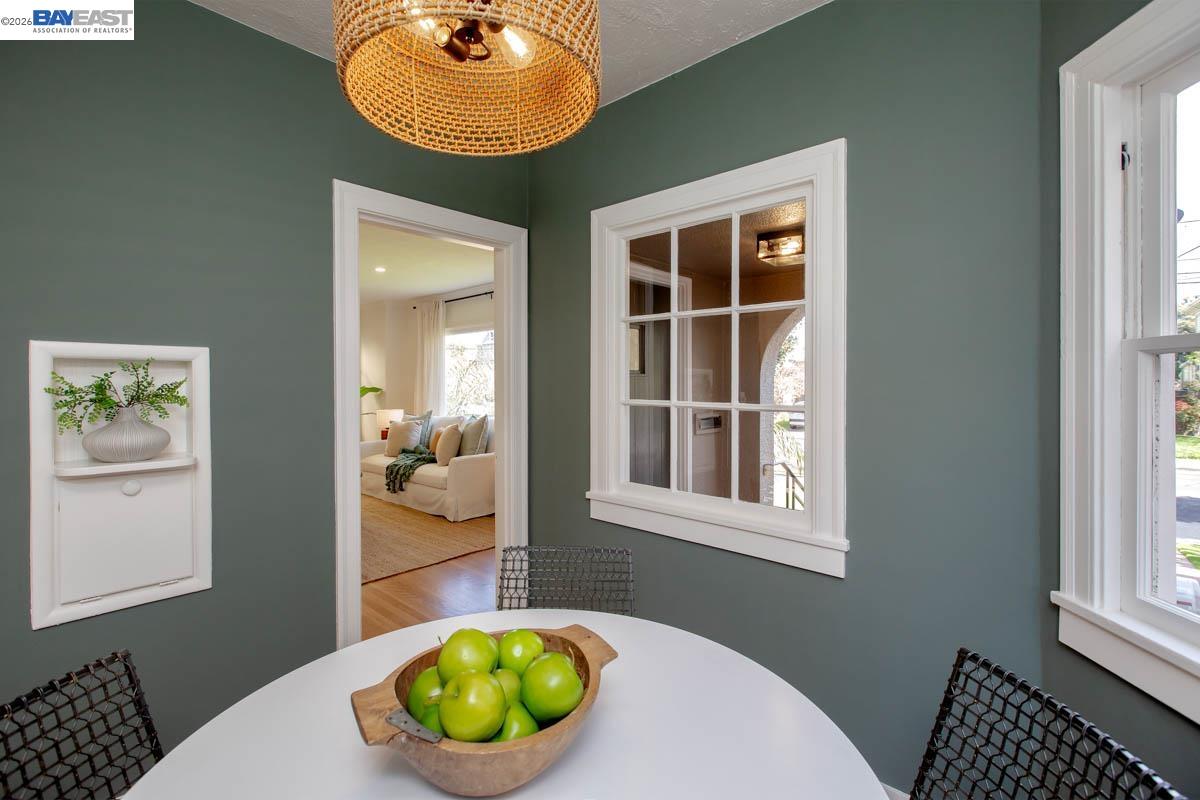 Detail Gallery Image 8 of 45 For 1321 Pearl St, Alameda,  CA 94501 - 3 Beds | 1 Baths