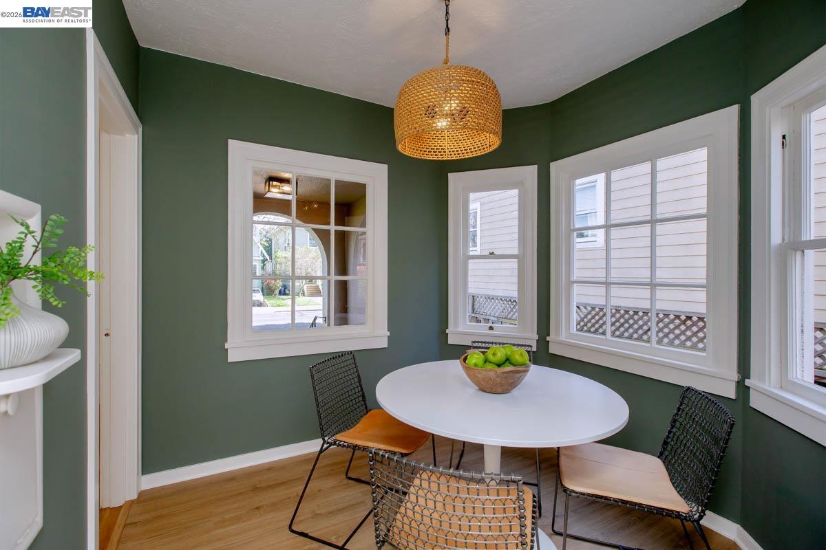 Detail Gallery Image 9 of 45 For 1321 Pearl St, Alameda,  CA 94501 - 3 Beds | 1 Baths