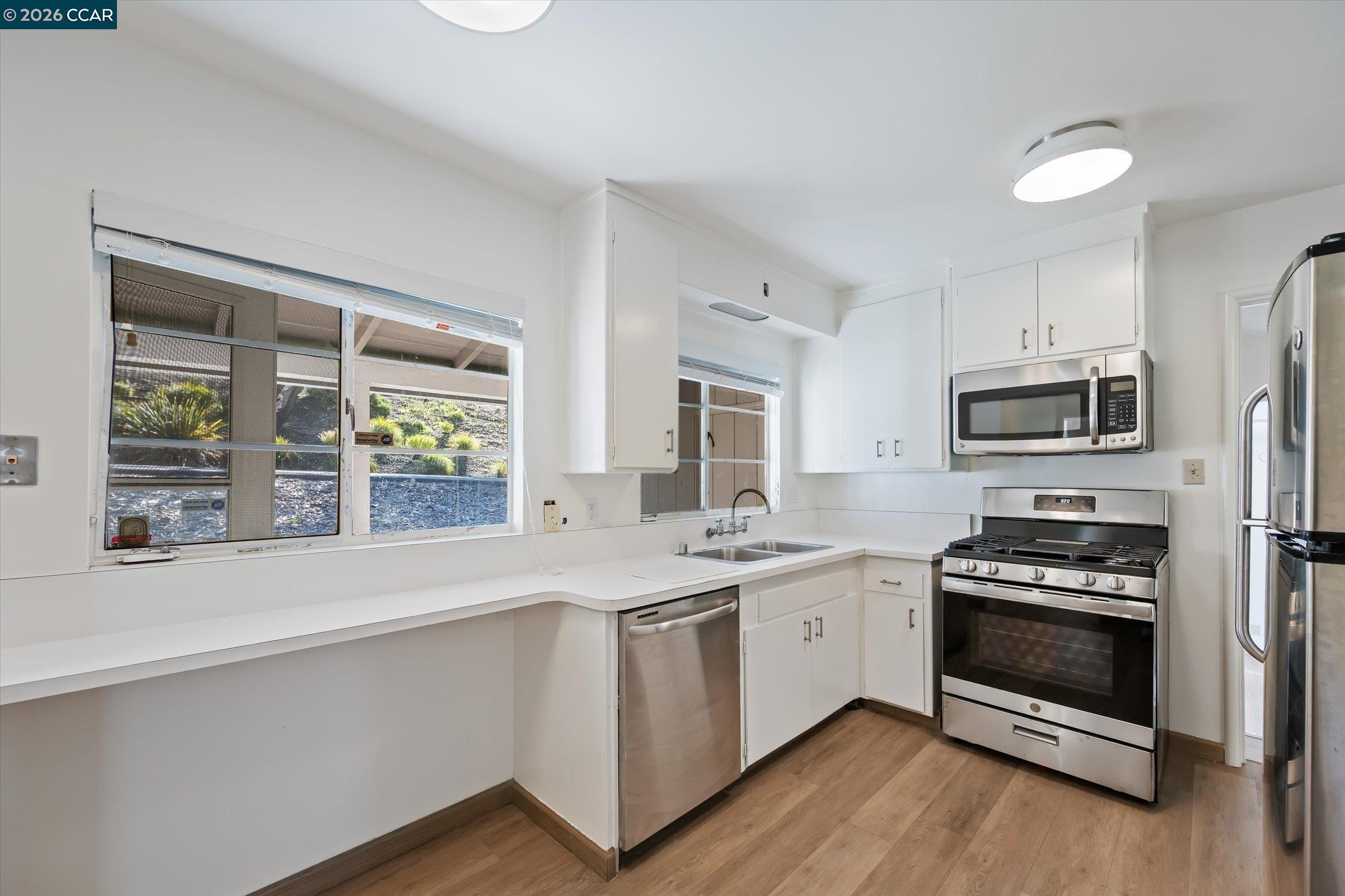 Detail Gallery Image 11 of 28 For 553 Miner Rd, Orinda,  CA 94563 - 3 Beds | 2 Baths