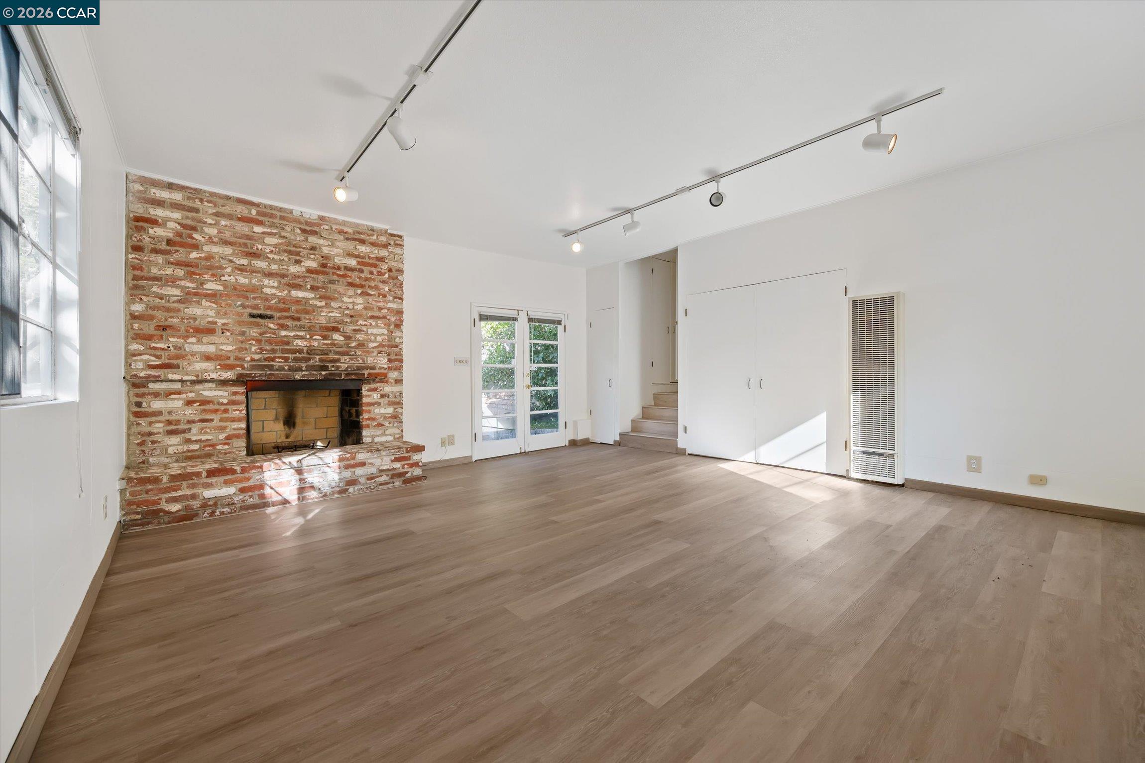 Detail Gallery Image 14 of 28 For 553 Miner Rd, Orinda,  CA 94563 - 3 Beds | 2 Baths