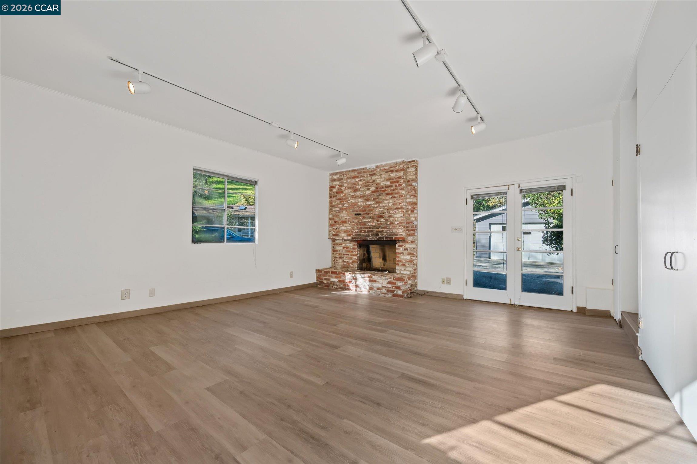 Detail Gallery Image 15 of 28 For 553 Miner Rd, Orinda,  CA 94563 - 3 Beds | 2 Baths