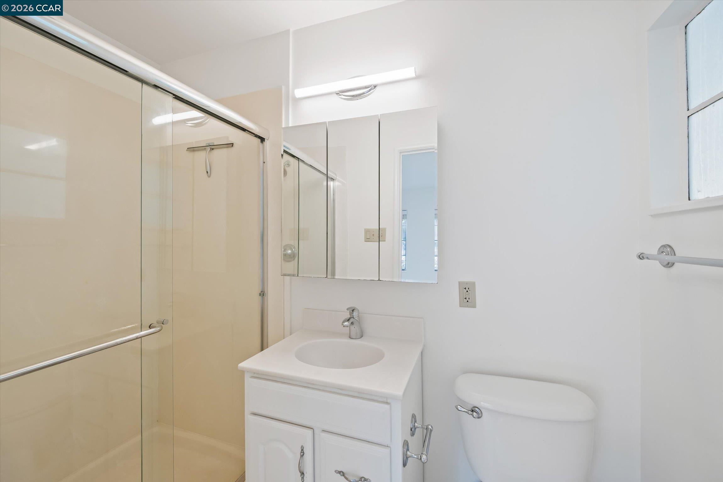 Detail Gallery Image 18 of 28 For 553 Miner Rd, Orinda,  CA 94563 - 3 Beds | 2 Baths