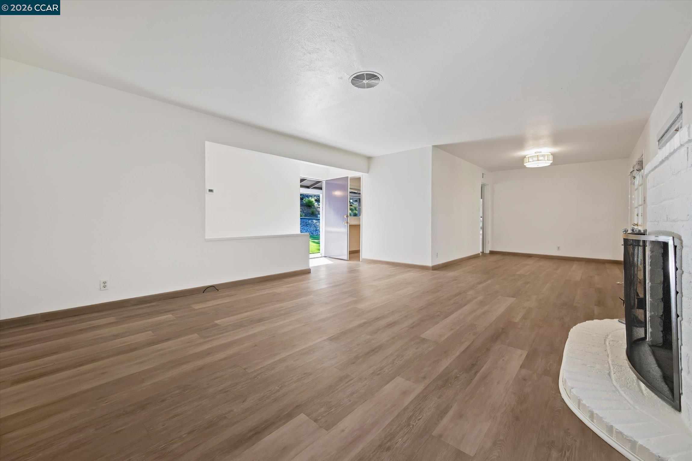 Detail Gallery Image 6 of 28 For 553 Miner Rd, Orinda,  CA 94563 - 3 Beds | 2 Baths