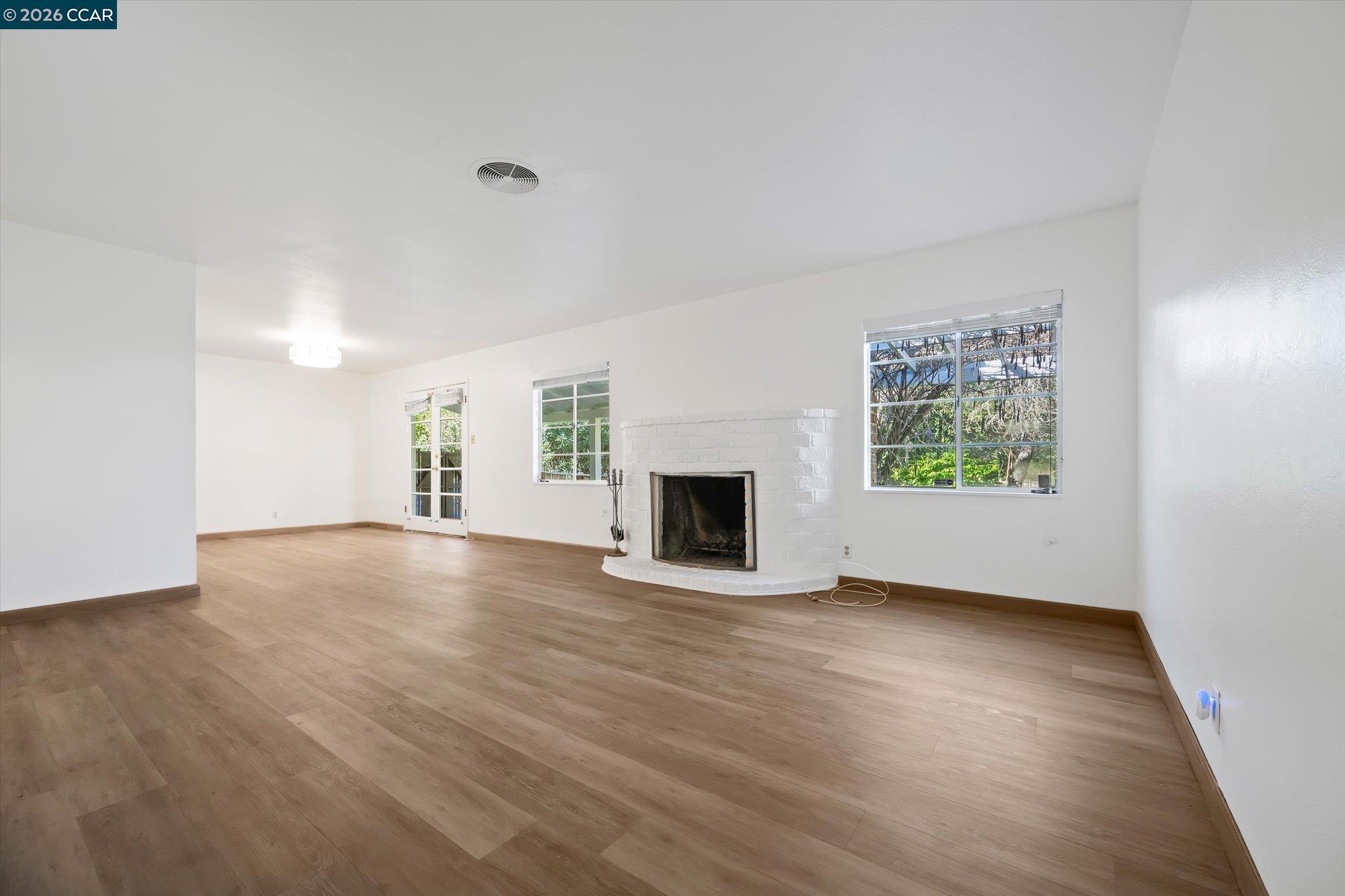 Detail Gallery Image 7 of 28 For 553 Miner Rd, Orinda,  CA 94563 - 3 Beds | 2 Baths