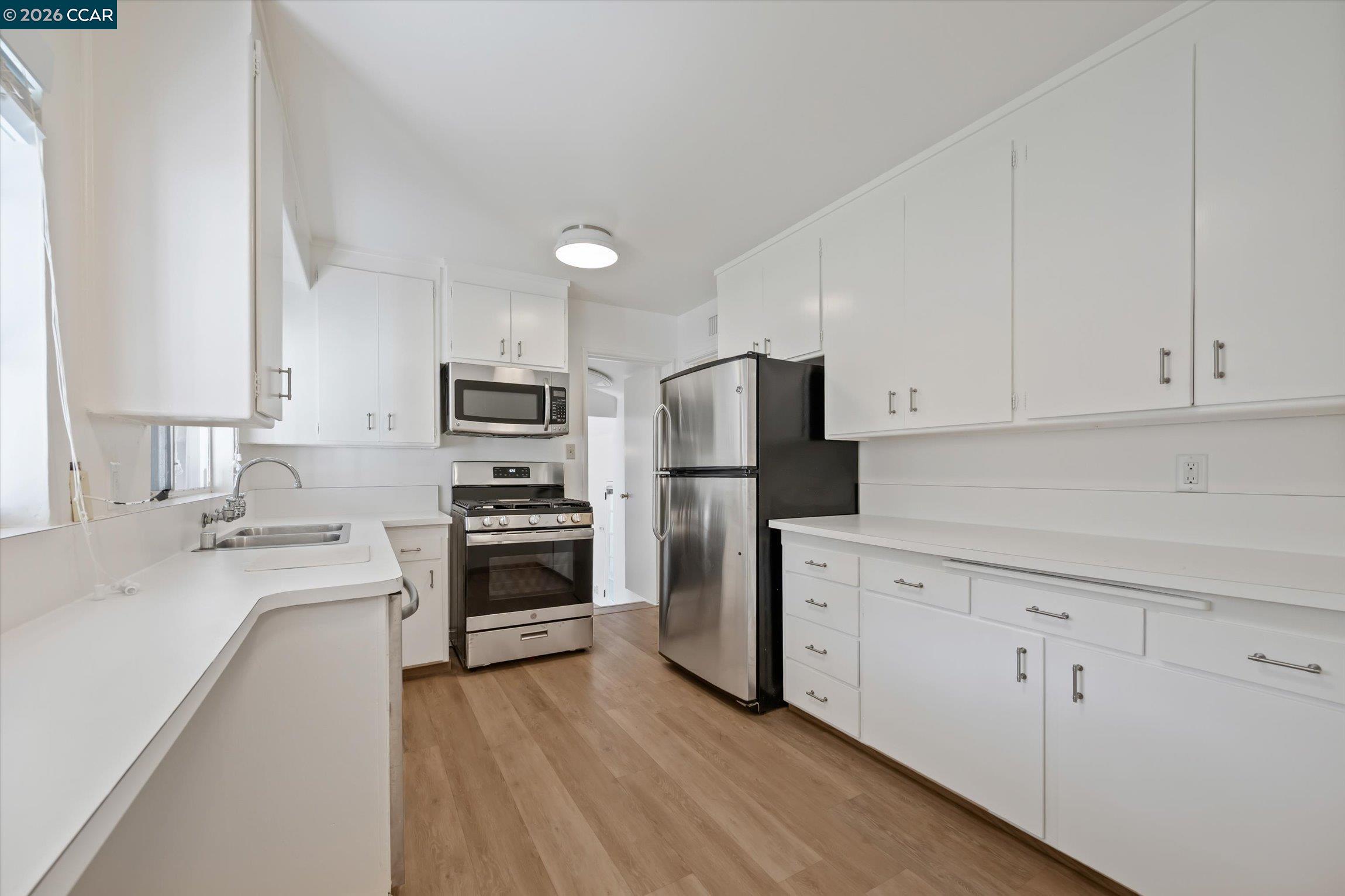 Detail Gallery Image 10 of 28 For 553 Miner Rd, Orinda,  CA 94563 - 3 Beds | 2 Baths