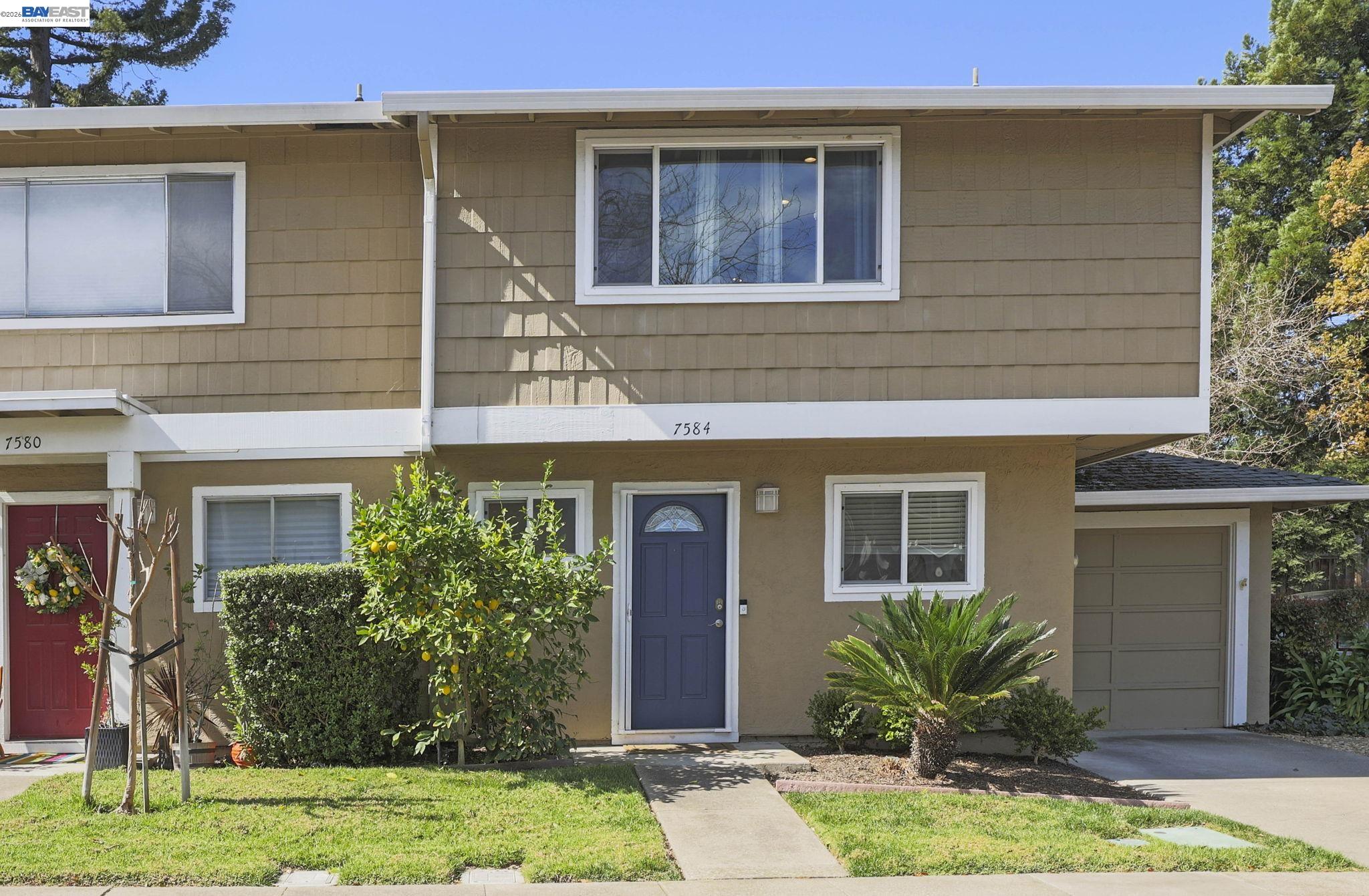 Detail Gallery Image 2 of 18 For 7584 Silvertree Ln, Dublin,  CA 94568 - 3 Beds | 2/1 Baths