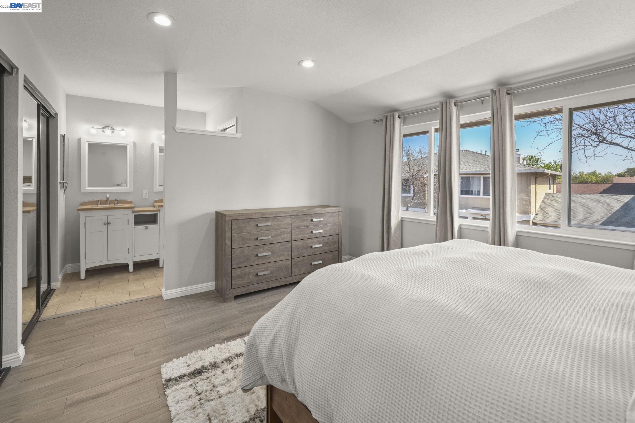 Detail Gallery Image 11 of 18 For 7584 Silvertree Ln, Dublin,  CA 94568 - 3 Beds | 2/1 Baths