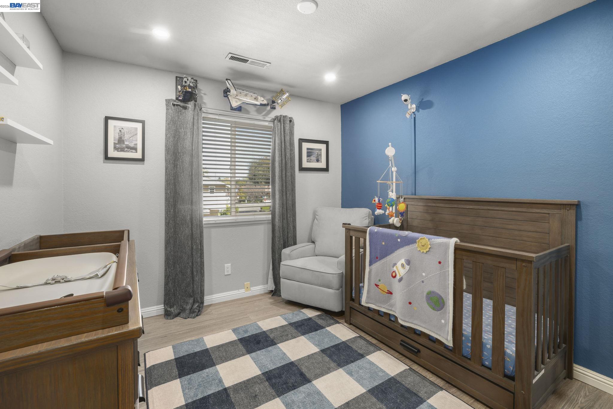 Detail Gallery Image 14 of 18 For 7584 Silvertree Ln, Dublin,  CA 94568 - 3 Beds | 2/1 Baths