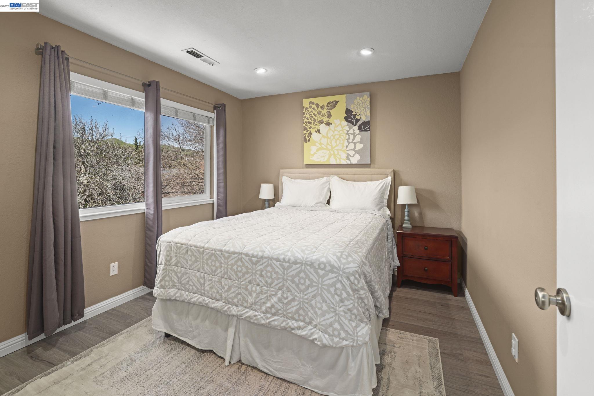 Detail Gallery Image 16 of 18 For 7584 Silvertree Ln, Dublin,  CA 94568 - 3 Beds | 2/1 Baths