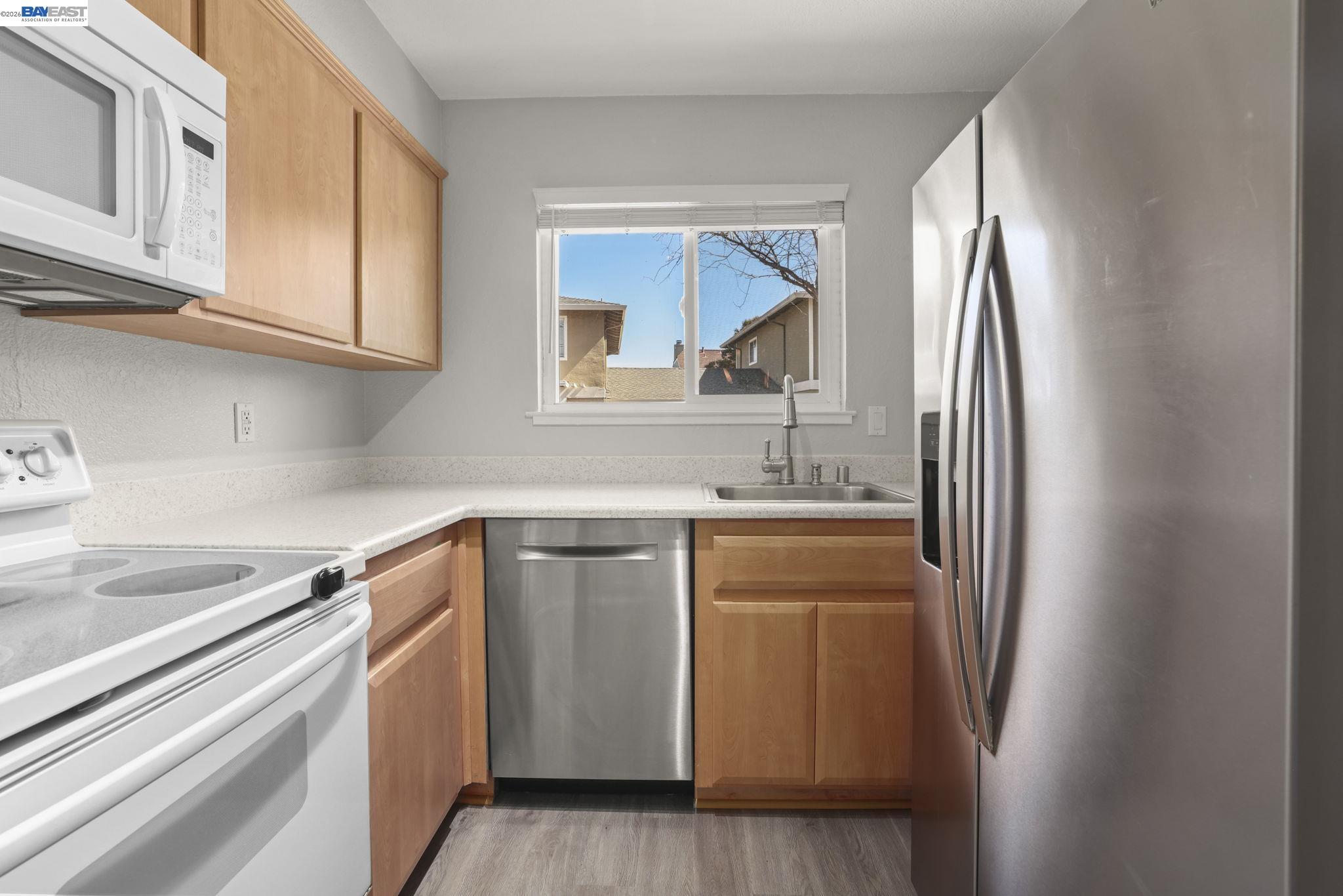 Detail Gallery Image 5 of 18 For 7584 Silvertree Ln, Dublin,  CA 94568 - 3 Beds | 2/1 Baths