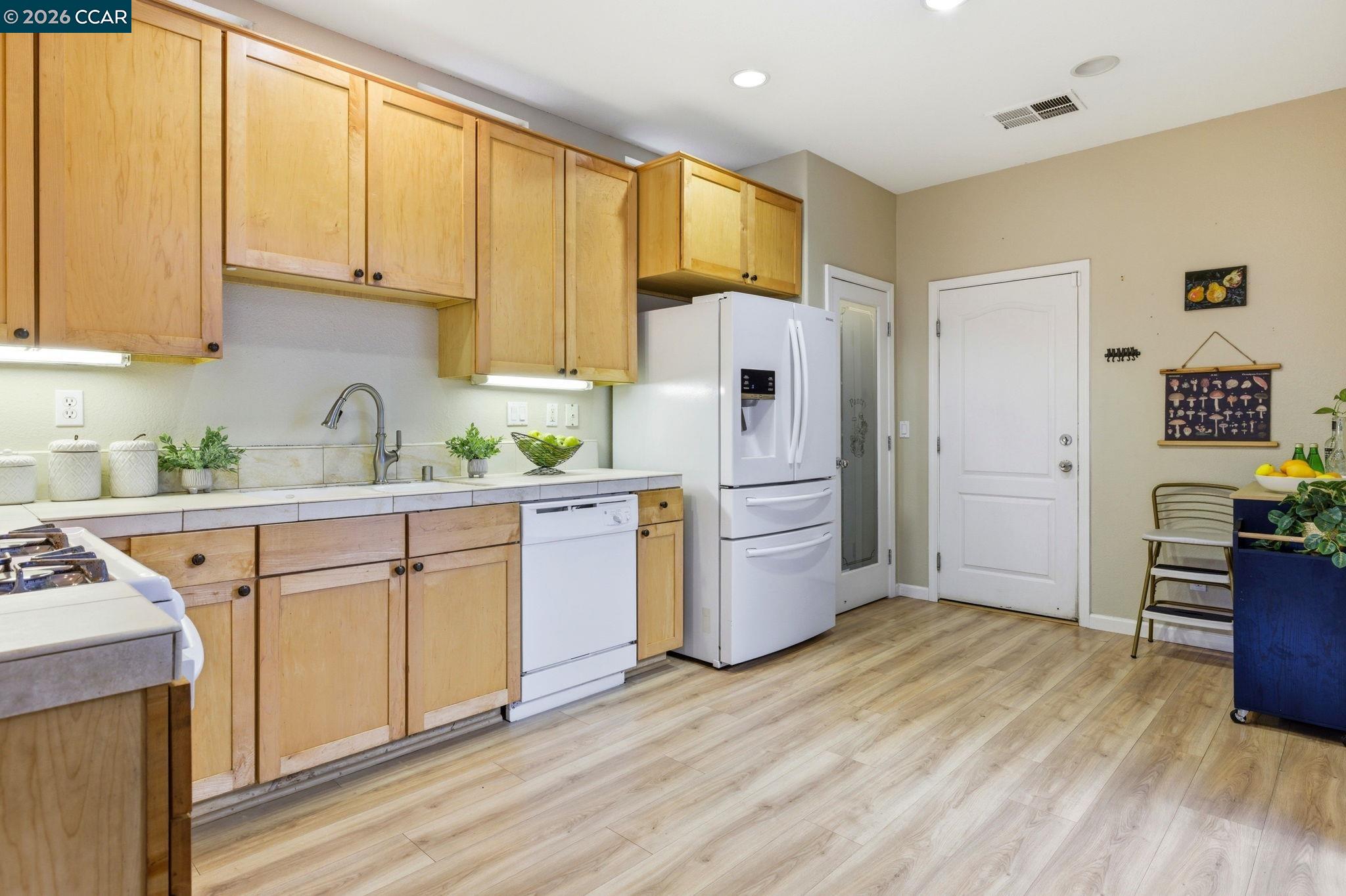 Detail Gallery Image 7 of 22 For 922 Oxford Ln, Brentwood,  CA 94513 - 3 Beds | 2/1 Baths