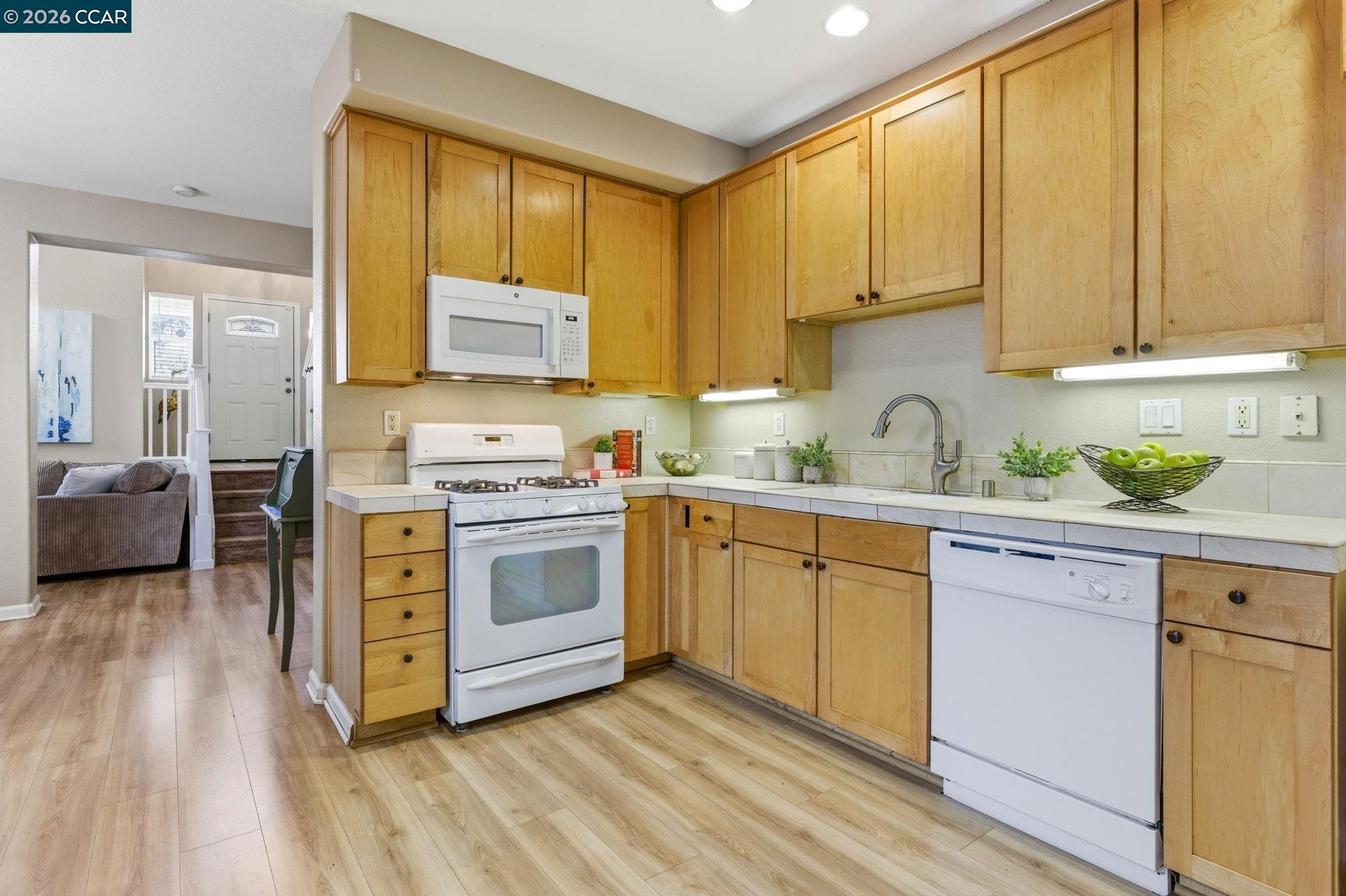 Detail Gallery Image 8 of 22 For 922 Oxford Ln, Brentwood,  CA 94513 - 3 Beds | 2/1 Baths