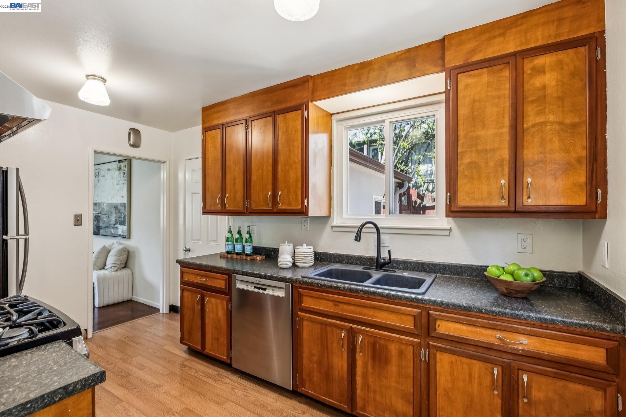 Detail Gallery Image 18 of 58 For 18810 Madison Ave, Castro Valley,  CA 94546 - 2 Beds | 1 Baths