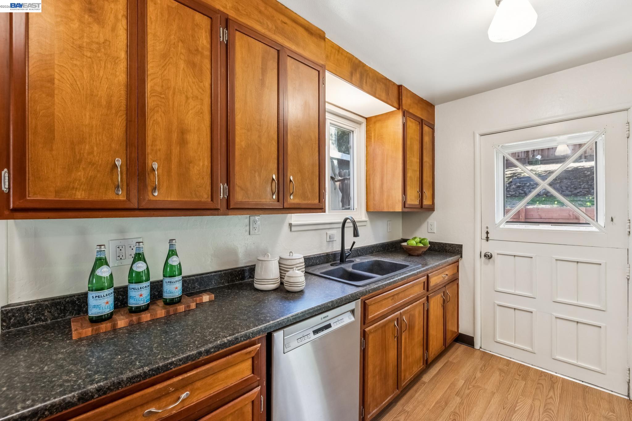 Detail Gallery Image 19 of 58 For 18810 Madison Ave, Castro Valley,  CA 94546 - 2 Beds | 1 Baths