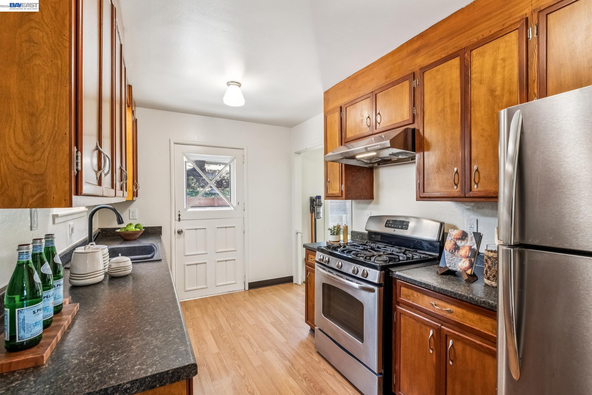 Detail Gallery Image 20 of 58 For 18810 Madison Ave, Castro Valley,  CA 94546 - 2 Beds | 1 Baths