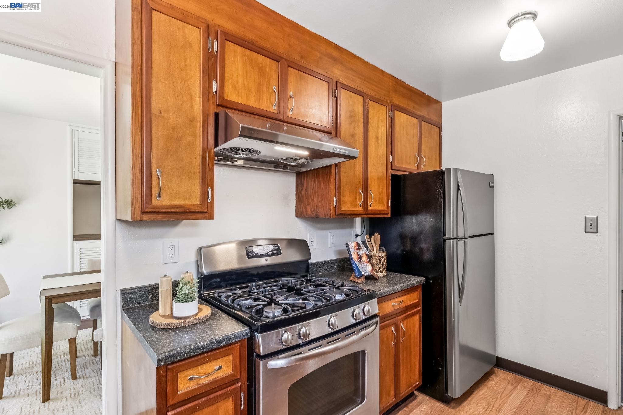 Detail Gallery Image 22 of 58 For 18810 Madison Ave, Castro Valley,  CA 94546 - 2 Beds | 1 Baths