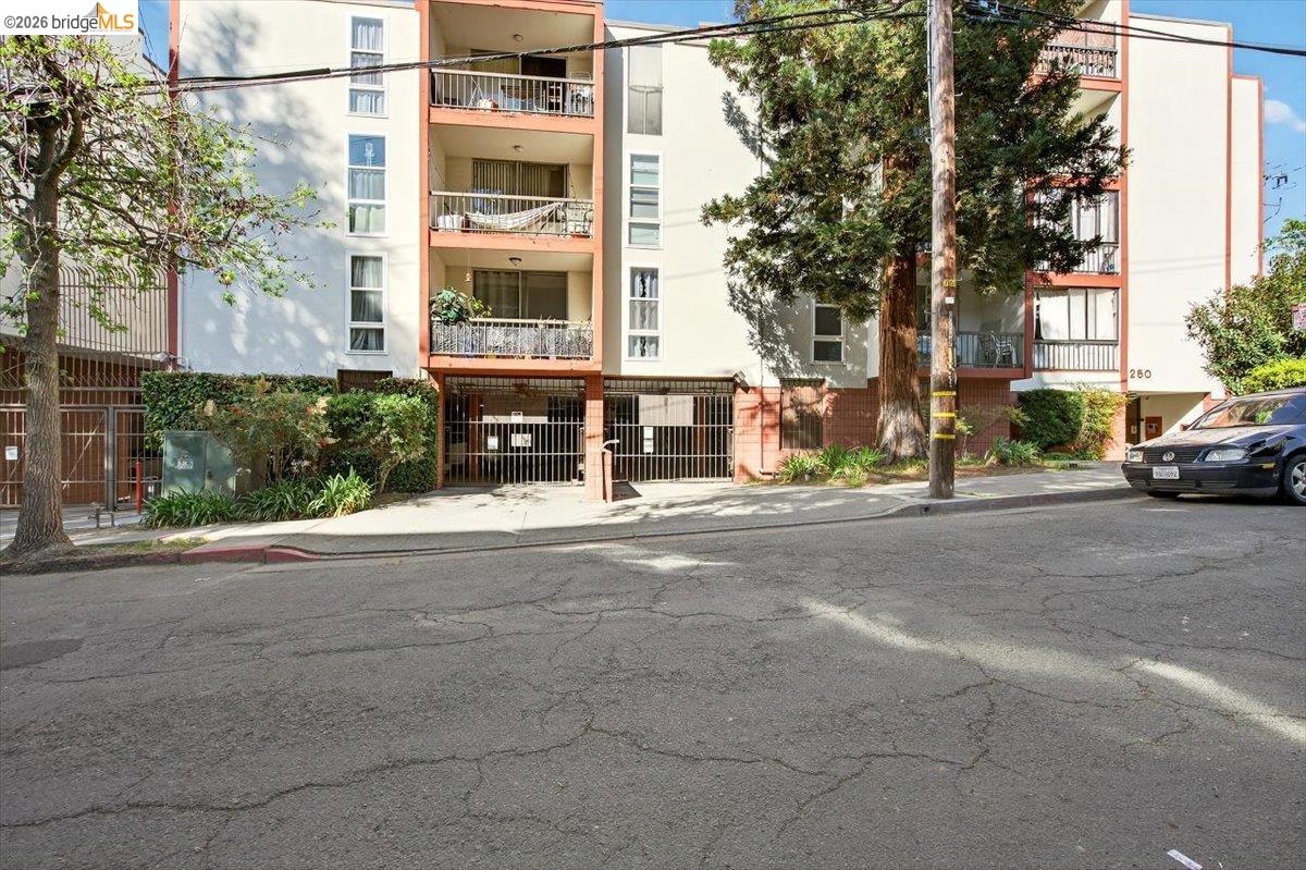 250 Whitmore St UNIT 304, Oakland, CA, 94611