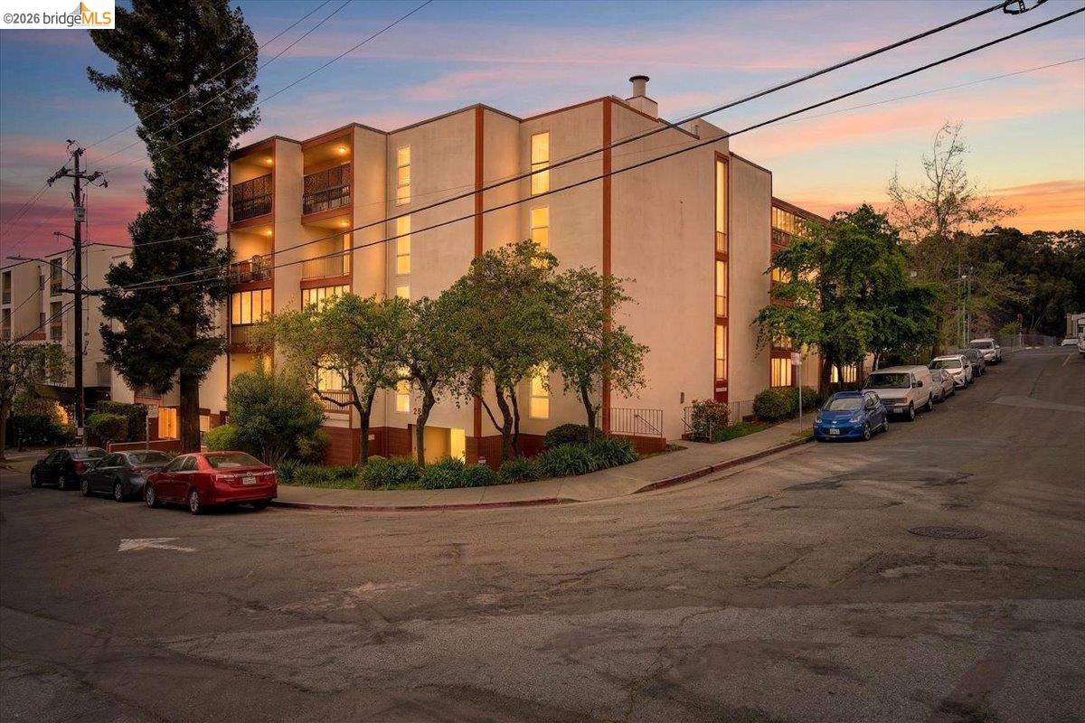 250 Whitmore St UNIT 304, Oakland, CA, 94611