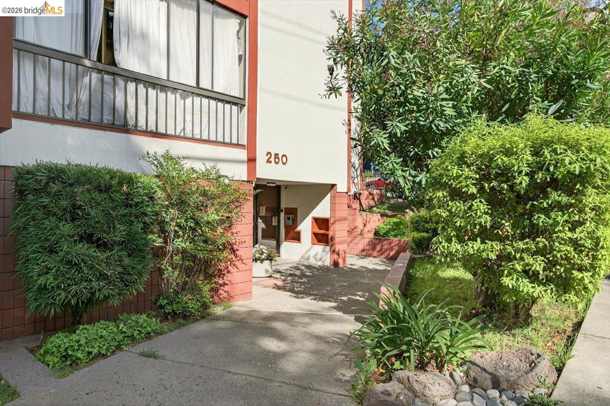 250 Whitmore St UNIT 304, Oakland, CA, 94611