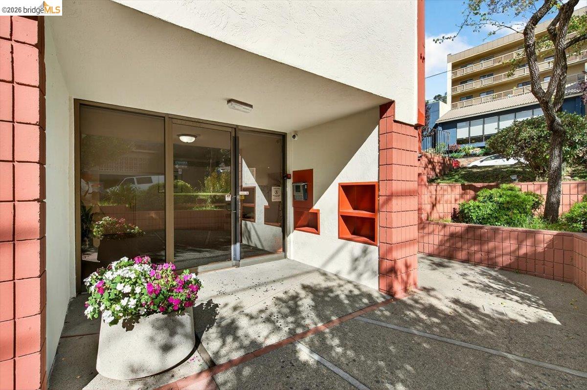 250 Whitmore St UNIT 304, Oakland, CA, 94611