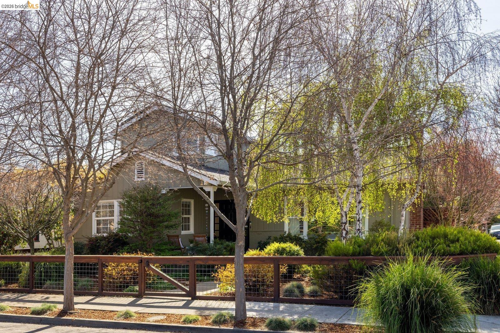 Detail Gallery Image 3 of 57 For 409 Pershing Dr, San Leandro,  CA 94577 - 3 Beds | 2 Baths