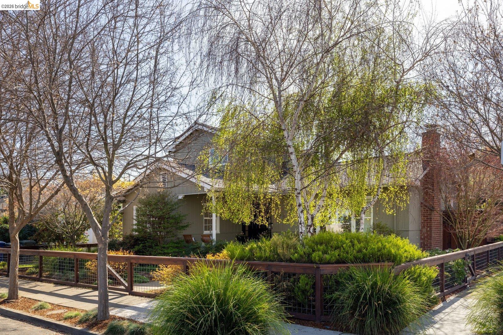 Detail Gallery Image 4 of 57 For 409 Pershing Dr, San Leandro,  CA 94577 - 3 Beds | 2 Baths