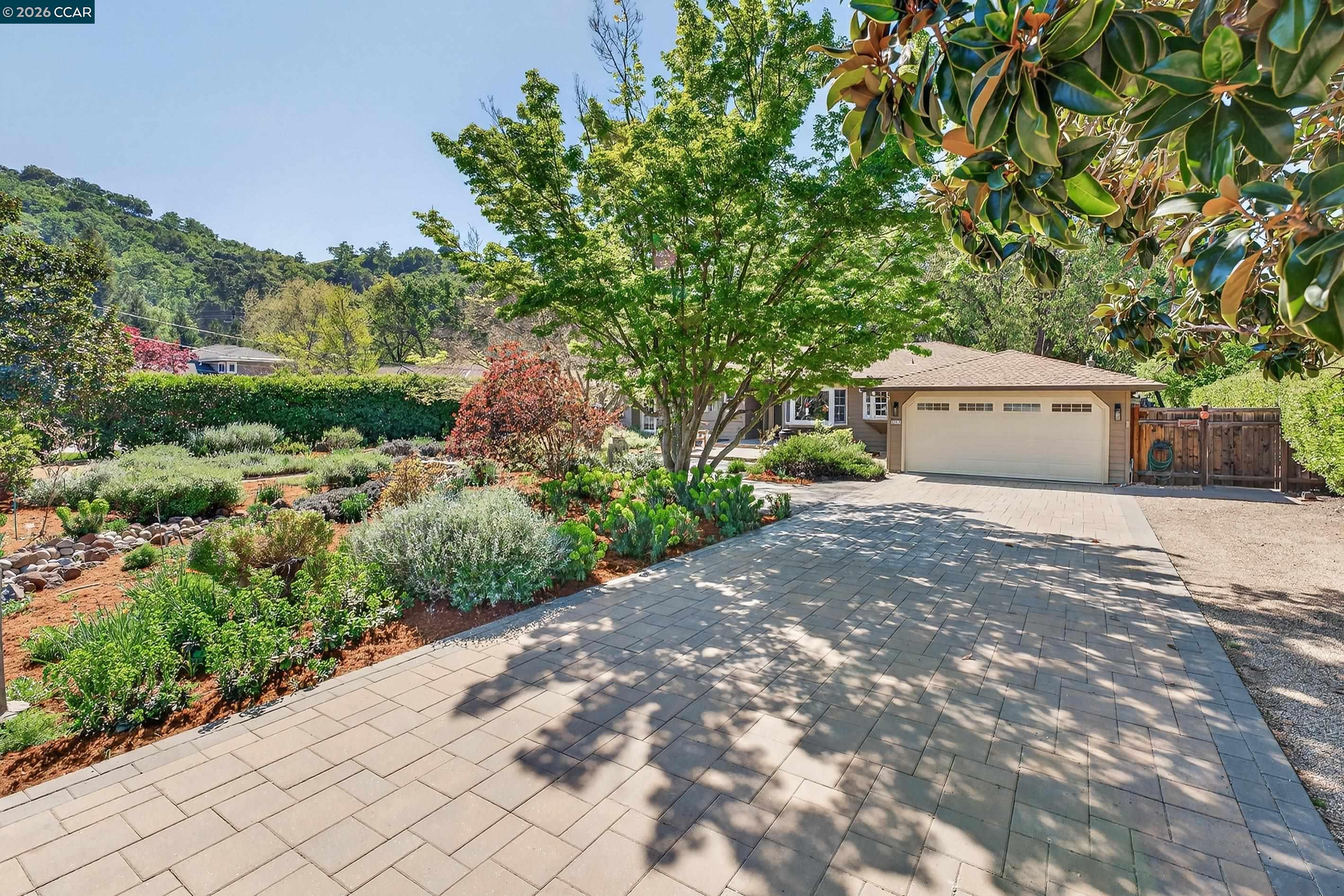 Detail Gallery Image 3 of 54 For 261 Montecillo Drive, Walnut Creek,  CA 94595 - 3 Beds | 2 Baths