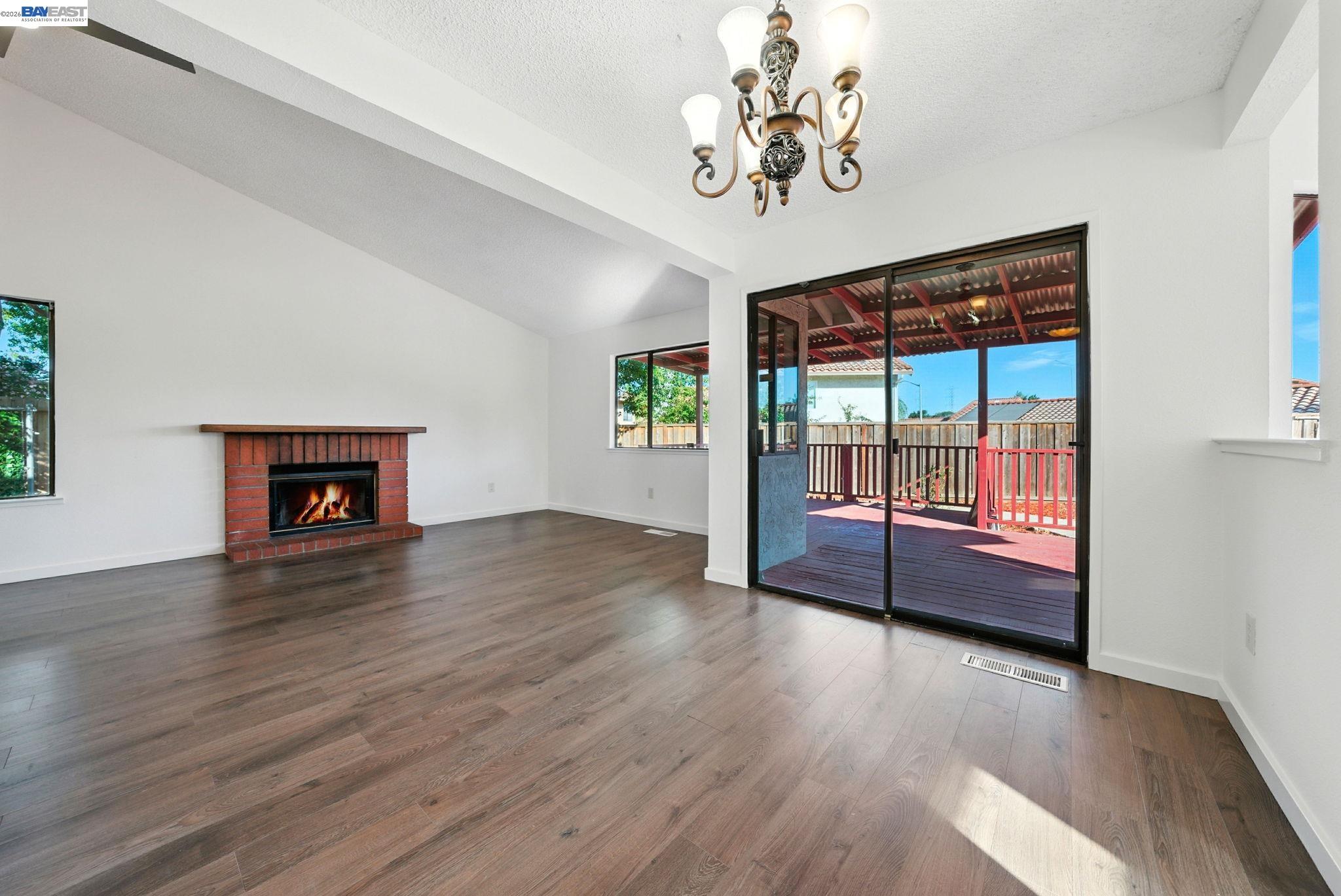 Detail Gallery Image 8 of 58 For 2524 Brazil Ct, Antioch,  CA 94509 - 4 Beds | 3 Baths