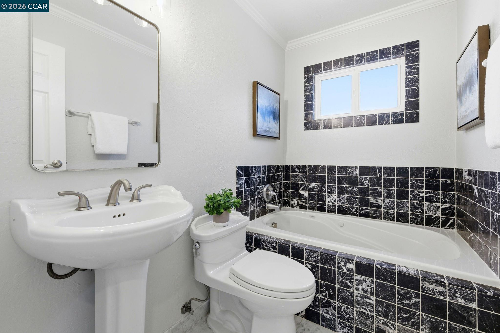 Detail Gallery Image 14 of 20 For 1941 Woodmoor Ct, Concord,  CA 94518 - 3 Beds | 2 Baths