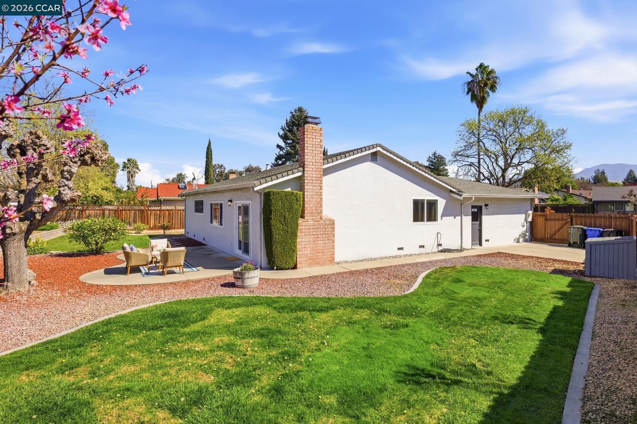 Detail Gallery Image 16 of 20 For 1941 Woodmoor Ct, Concord,  CA 94518 - 3 Beds | 2 Baths