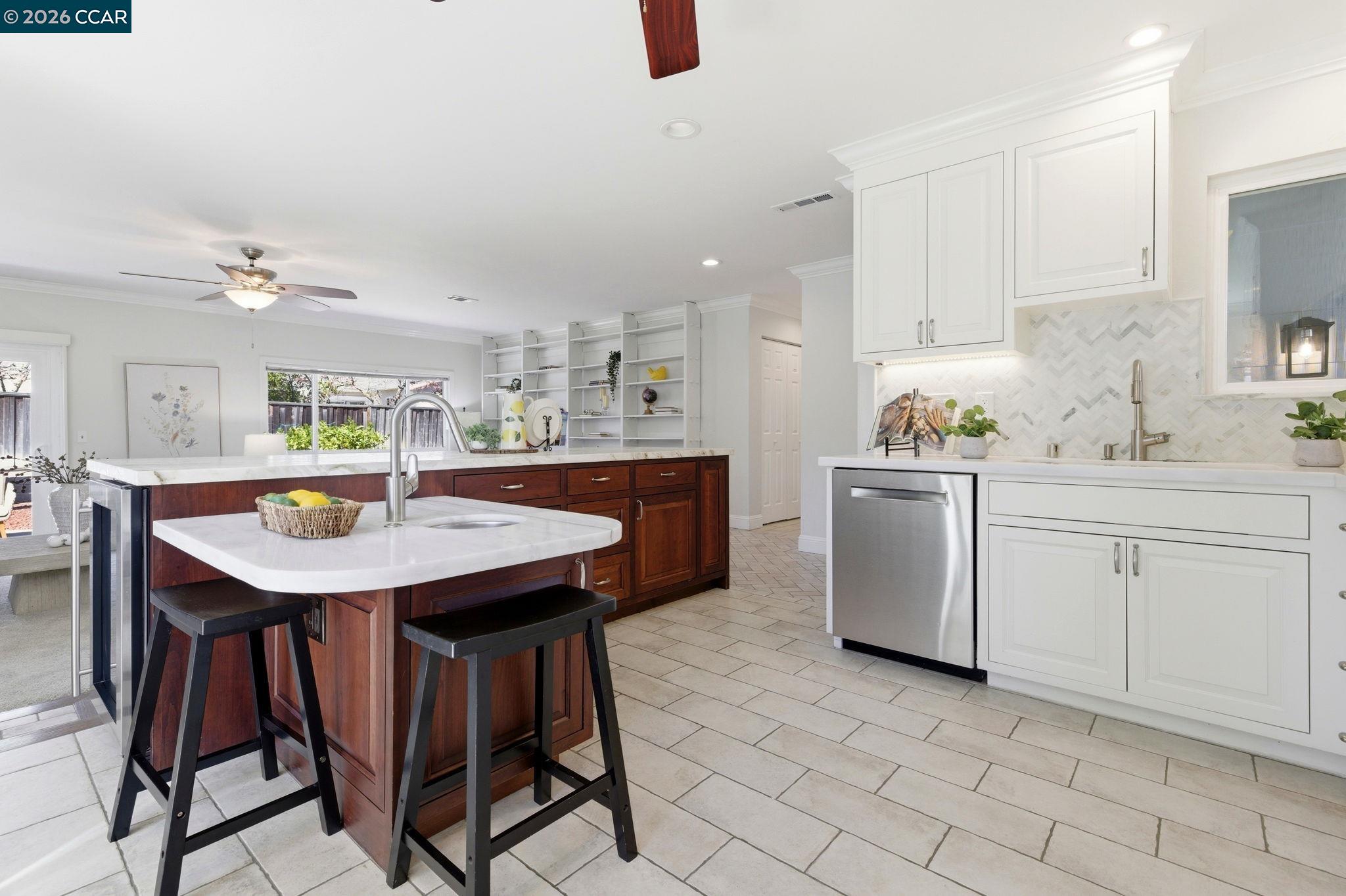 Detail Gallery Image 3 of 20 For 1941 Woodmoor Ct, Concord,  CA 94518 - 3 Beds | 2 Baths