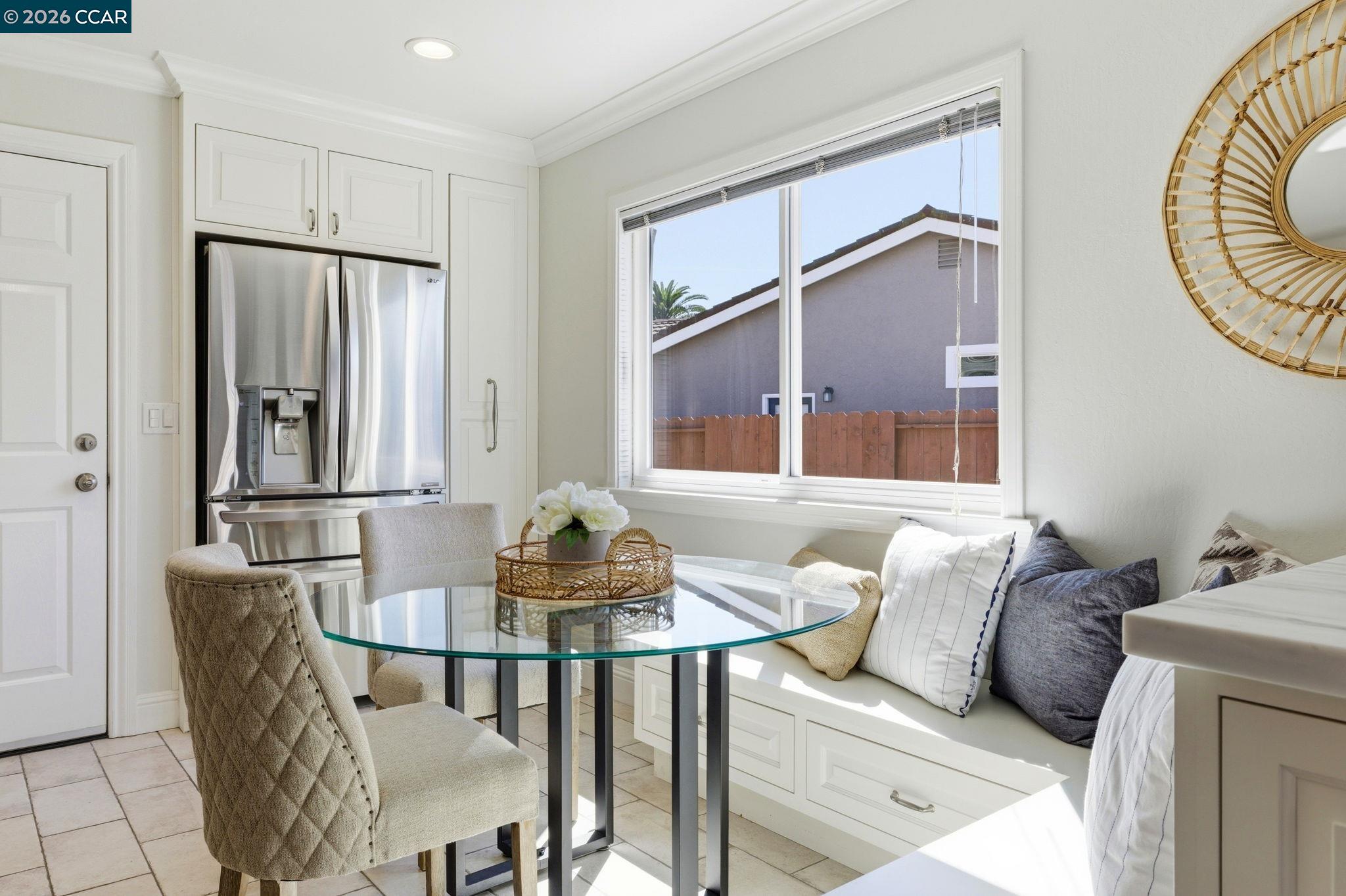 Detail Gallery Image 4 of 20 For 1941 Woodmoor Ct, Concord,  CA 94518 - 3 Beds | 2 Baths