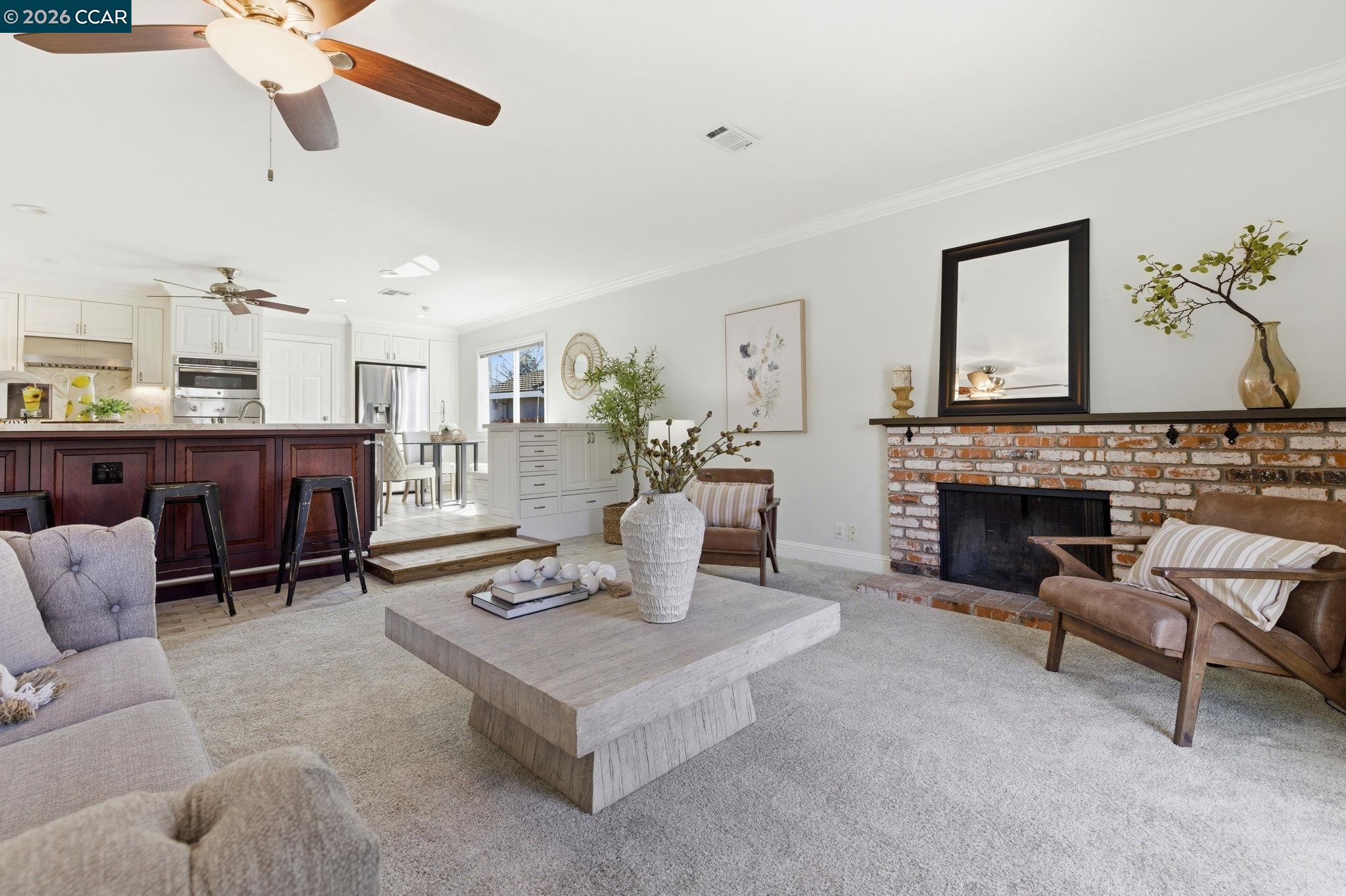 Detail Gallery Image 6 of 20 For 1941 Woodmoor Ct, Concord,  CA 94518 - 3 Beds | 2 Baths