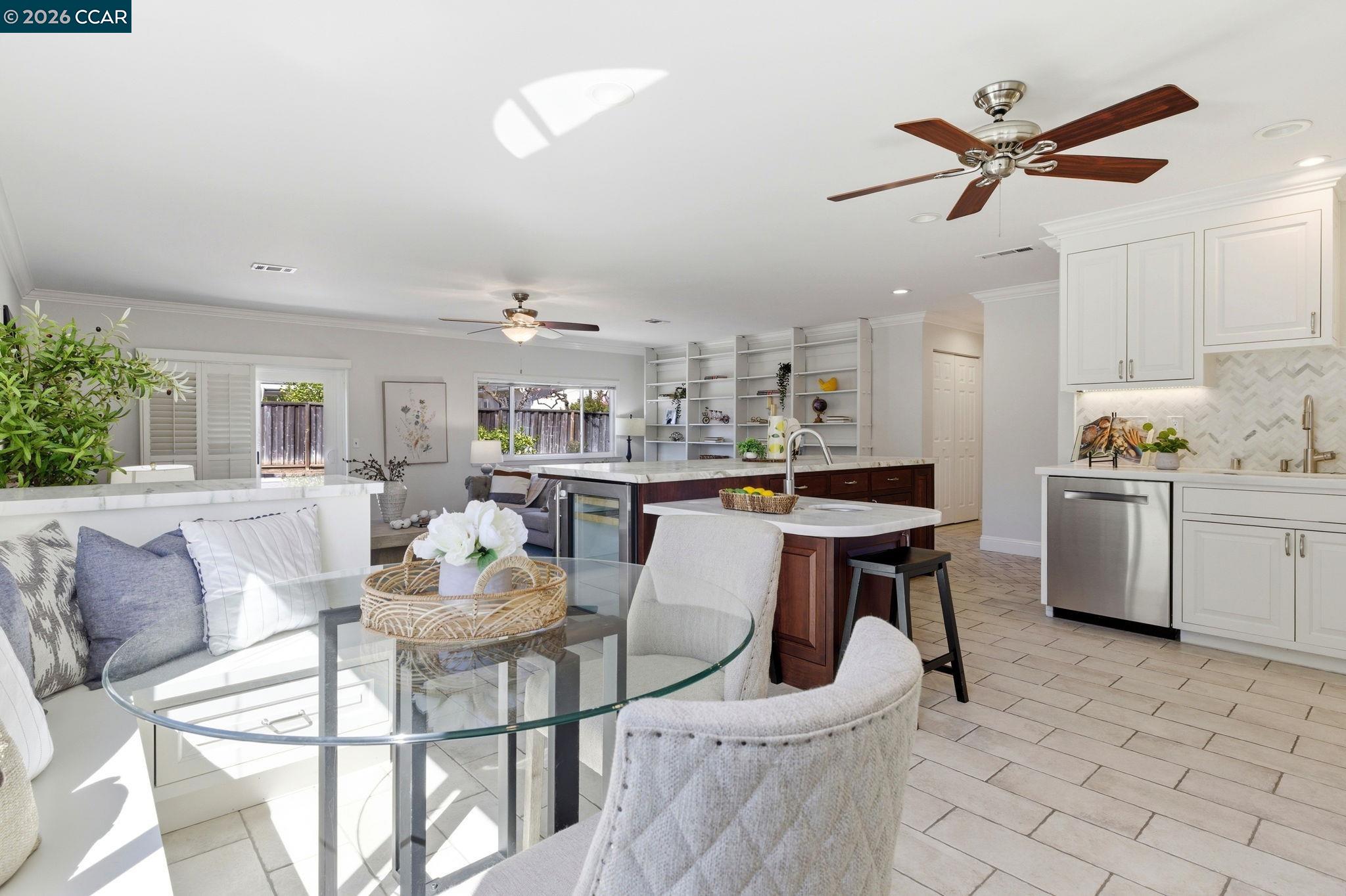 Detail Gallery Image 8 of 20 For 1941 Woodmoor Ct, Concord,  CA 94518 - 3 Beds | 2 Baths