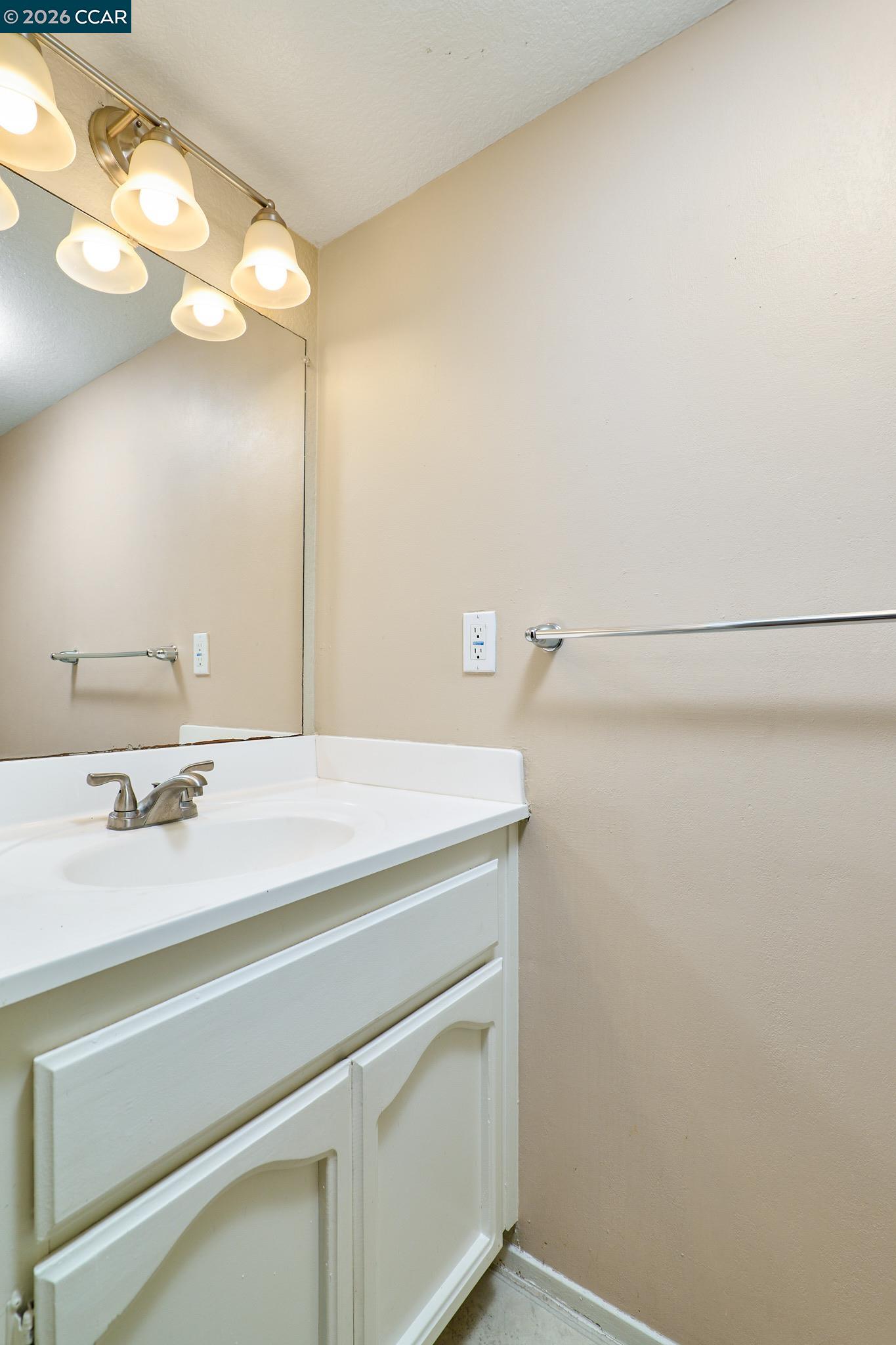 Detail Gallery Image 13 of 25 For 120 Persimmon Dr, Vallejo,  CA 94589 - 4 Beds | 2/1 Baths