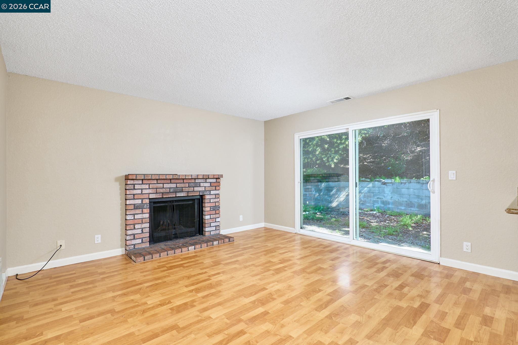Detail Gallery Image 9 of 25 For 120 Persimmon Dr, Vallejo,  CA 94589 - 4 Beds | 2/1 Baths