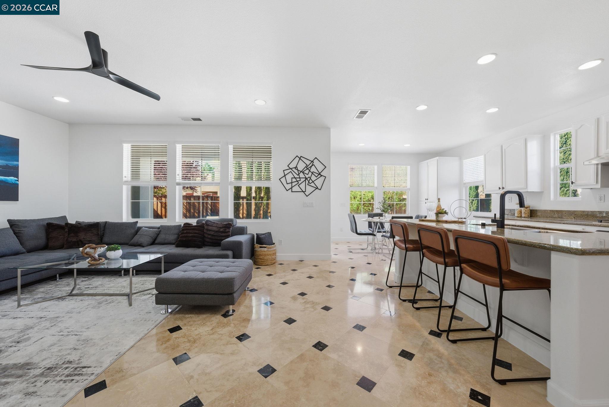 Detail Gallery Image 14 of 60 For 5324 Swainsons Ct, Concord,  CA 94521 - 5 Beds | 4/1 Baths