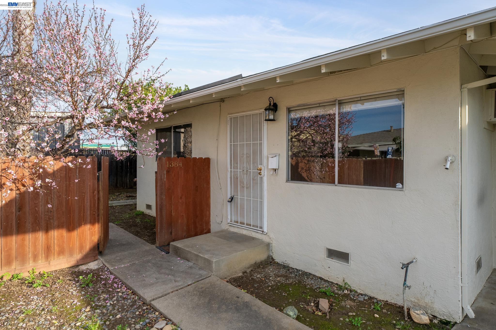 Detail Gallery Image 4 of 38 For 1384 Berry Ln, Brentwood,  CA 94513 - – Beds | – Baths