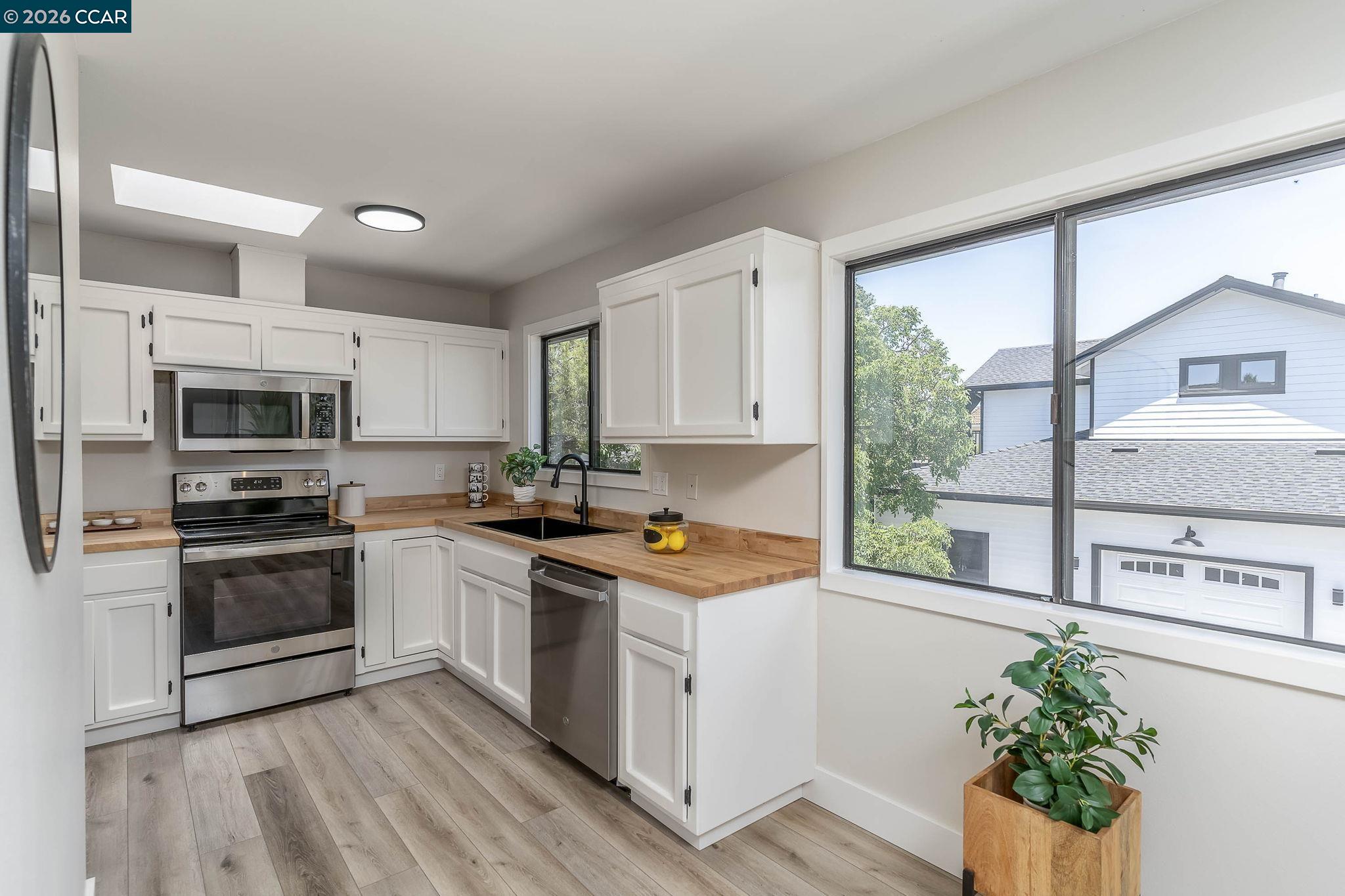 Detail Gallery Image 11 of 47 For 585 Studley St #4,  Sonoma,  CA 95476-6405 - 2 Beds | 2 Baths