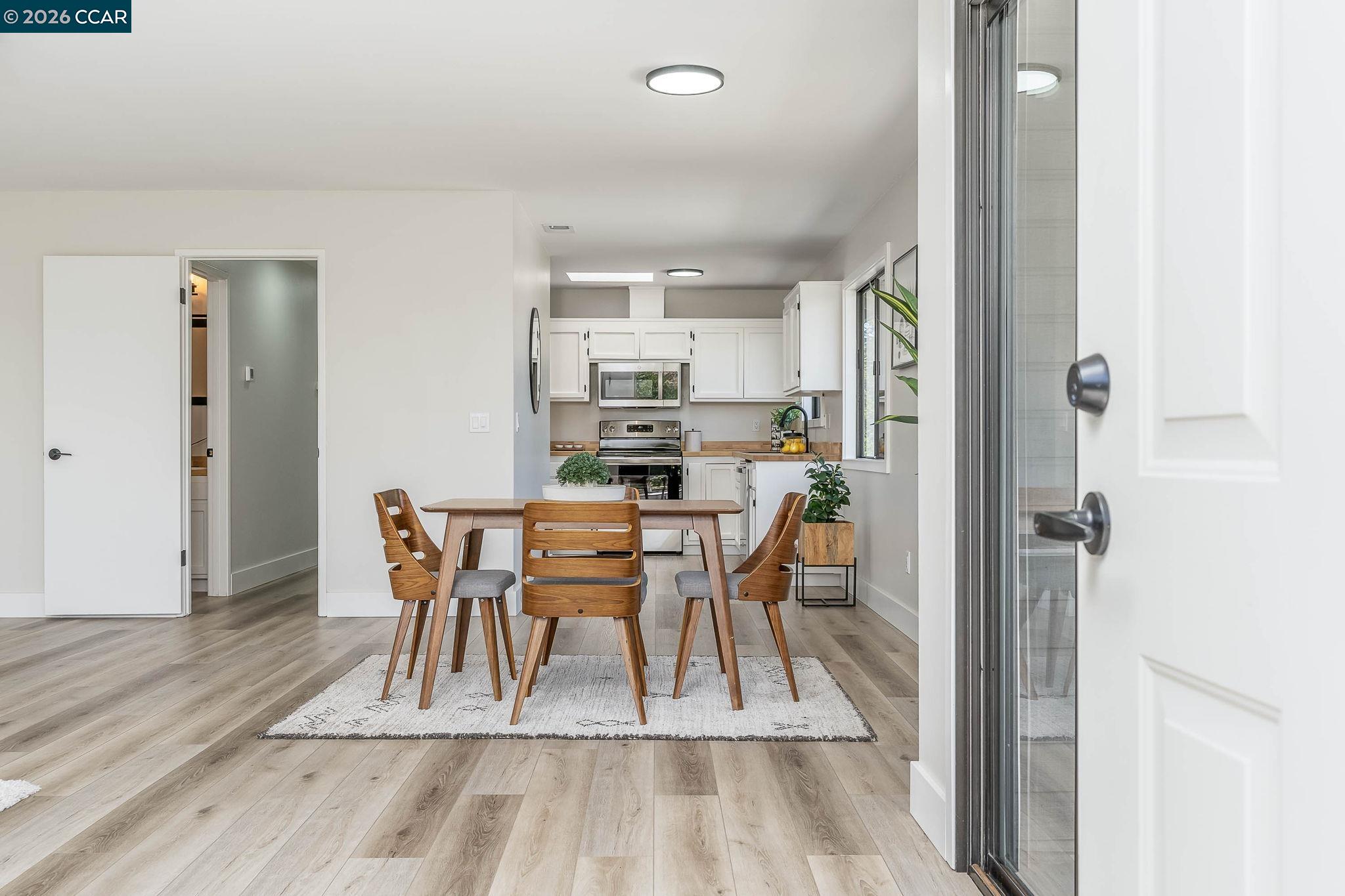 Detail Gallery Image 5 of 47 For 585 Studley St #4,  Sonoma,  CA 95476-6405 - 2 Beds | 2 Baths