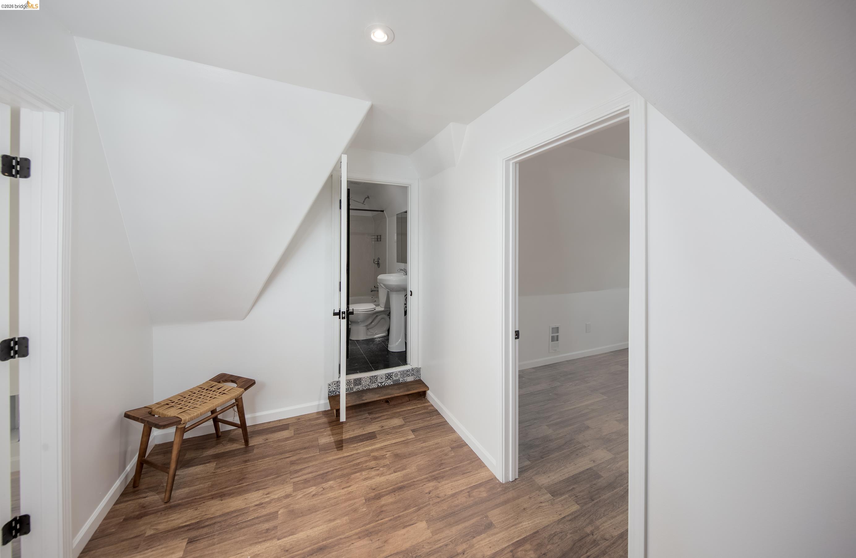 Detail Gallery Image 24 of 28 For 414 E 12th St, Oakland,  CA 94606 - – Beds | – Baths