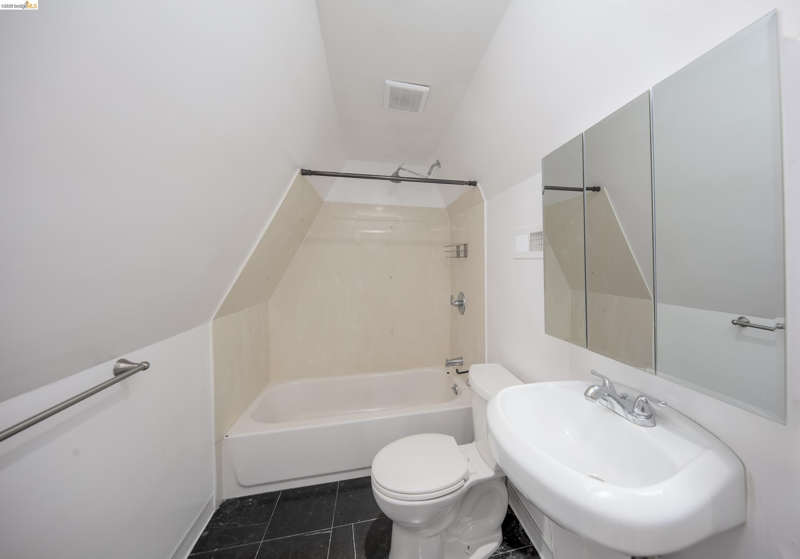 Detail Gallery Image 25 of 28 For 414 E 12th St, Oakland,  CA 94606 - – Beds | – Baths